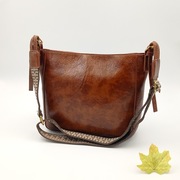 Torebka  skórzana na ramie Vintage brąz. 