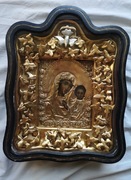 Stara ikona "Matka Boska Kazańska" w starym kiocie. 