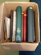 Albumy klasery ze starymi znaczkami pocztowymi całe pudło zbiory dziadka 