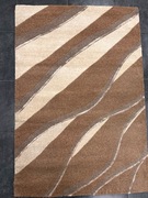 Nowy dywan wełniany, wykonany w Indiach 