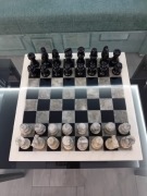 Szachy z alabastru vintage 