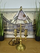Lampa stołowa w stylu Tiffany – mosiężna, witrażowa