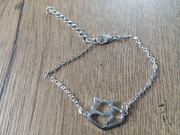 Regulowana bransoletka w srebrnym kolorze. Kot, serce