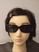 Czarne okulary przeciwsłoneczne prostokątne  damskie  styl retro