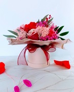 Elegancki Flower Box – Tulipan z Masy Glicerynowej i Bibuły, Rękodzieło