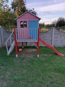 Drewniany domek dla dzieci