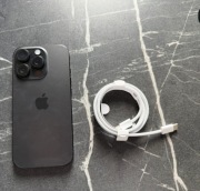 Apple iPhone 16 pro 256GB w bardzo dobrym stanie 