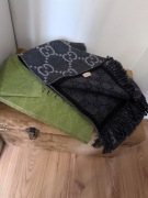 przepiękny  ciepły zimowy długi szal Gucci wełna komplet 