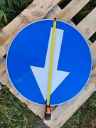 Znak C-9, nakaz jazdy z prawej strony znaku, rozmiar 600