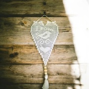 Dekoracyjne serduszka zawieszka do okna rękodzieło handmade na szydełku 