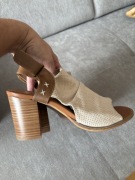 Buty sandały zakryte na słupku nowe w kartonie kobiece 38