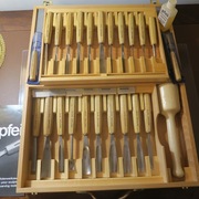 Dłuta rzeźbiarskie Pfeil. Komplet. 25 sztuk w drewnianej walizce. 