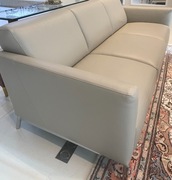 Nowa sofa skórzana marki Nattuzzi z Włoch