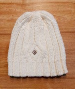 Biała nowa wełniana czapka z aplikacją dla dziewczynki 5-10 lat okazja