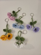 Breloki z kwiatami na szydełku. Konwalia 