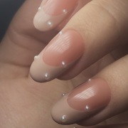 Ręcznie malowane tipsy perełki