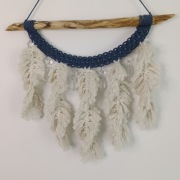 Makrama ścienna – listki, rękodzieło, boho dekoracja