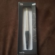 Metalowy pilnik do paznokci 14,8 cm – trwały, precyzyjny, elegancki