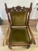 Stylowy dębowy fotel w kolorze khaki