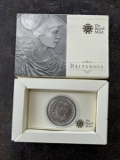 Srebrna moneta Brittania w pudełku