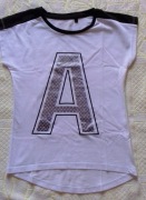 C&A - Bluzeczka z literką A- rozm. 134 - 140