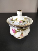 Mała cukiernica porcelanowa Chodzież złota róża 