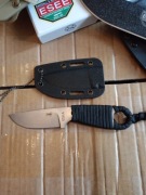 Nóż ESEE IZULA ze stali D2 na co dzień, szkielet czarny.