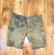 Oryginalne spodnie flecktarn  duży rozmiar 11, przerobione na krótkie 