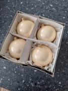 duże szklane bombki w kolorze beżowym 13cm średnicy 4szt