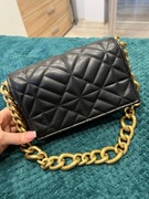 Czarna pikowana torebka na łańcuszku Zara