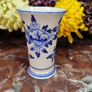 Ręcznie malowany niebieski wazon z wiatrakami - Kraterowy - Delft Blue