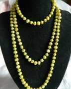 Zielone, pistacjowe perły naturalne, słodkowodne, sznur pereł, naszyjnik