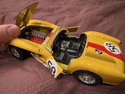 Ferrari 250 Testa Rossa - Bburago, skala 1:24