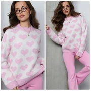 Miękki sweter walentynkowy w różowe serca M