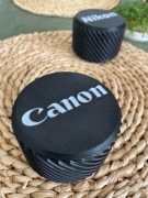 Pudełko do przechowywania baterii oraz kart pamięci do aparatów Canon.