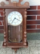 WISZACY DREWNIANY ZEGAR