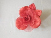 Kwiatek róża chińska z materiału broszka 12 cm czerwona