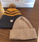 dwie czapki zimowe HM i WEDZE plus gratis czarne rękawiczki