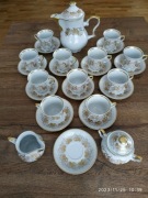 Porcelanowy serwis kawowy do kawy KAROLINA 12 osób PRL biało-złoty