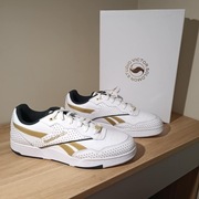 Reebok BB 4000 II r. 45,5 (30 cm) Wht/Gld/Prgry8 Victor Solomon Studio