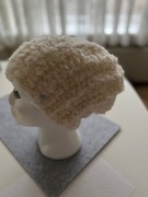 Gruba czapka zrobiona na szydełku, fluffy beanie handmade