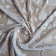 Biały szyfon ze wzorem tkanina 