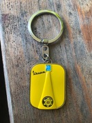 Oryginalny żółty brelok do kluczy Vespa