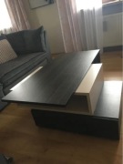 Stolik kawowy z ruchomym blatem i szufladą