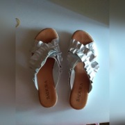 Klapki srebrne BADURA r. 40 nowe