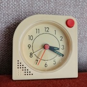 Zegarek-budzik żółty.