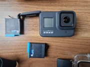 GoPro 8 Black Hero + obudowa + 4 baterie + ładowarka + futerał + akcesoria