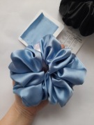100% jedwab naturalny satyna pure silk niebieska gumka do włosów scrunchie 
