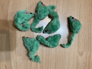 Mała pluszowa myszka, zabawka dla kota.