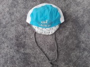 Czapka wiązana 44 - 46 cm z daszkiem lato